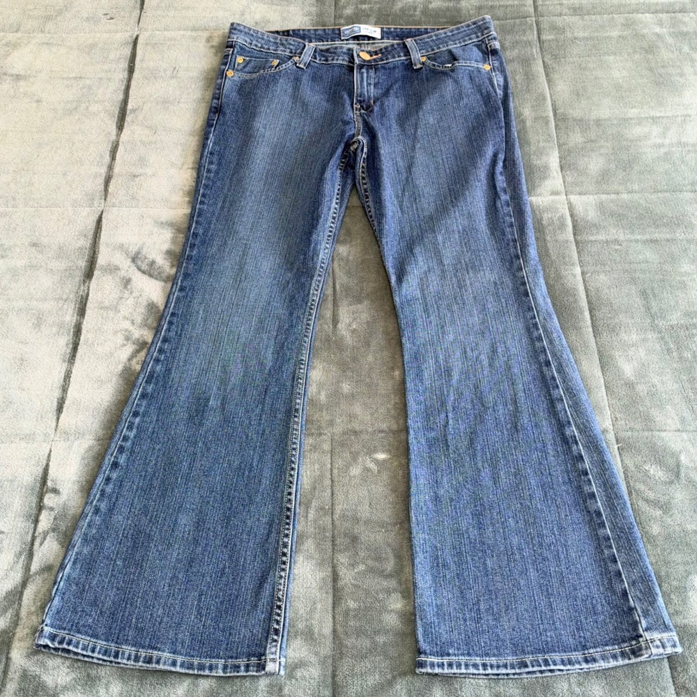 Signature by Levi Strauss Low Slim Flare Jeans Medium Wash Denim Juniors Size 13
